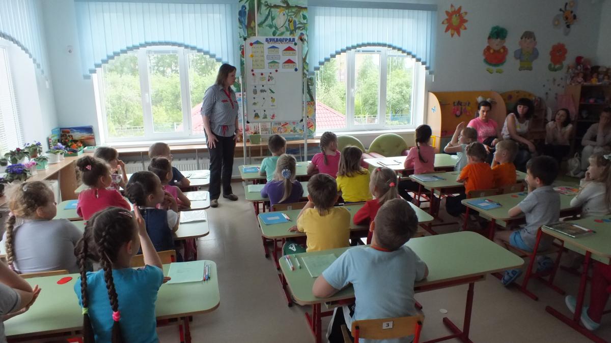 Итоговое занятие по обучению грамоте "На весенней лужайке"