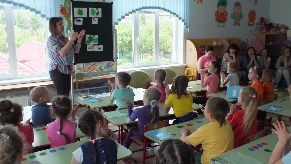 Итоговое занятие по обучению грамоте "На весенней лужайке"