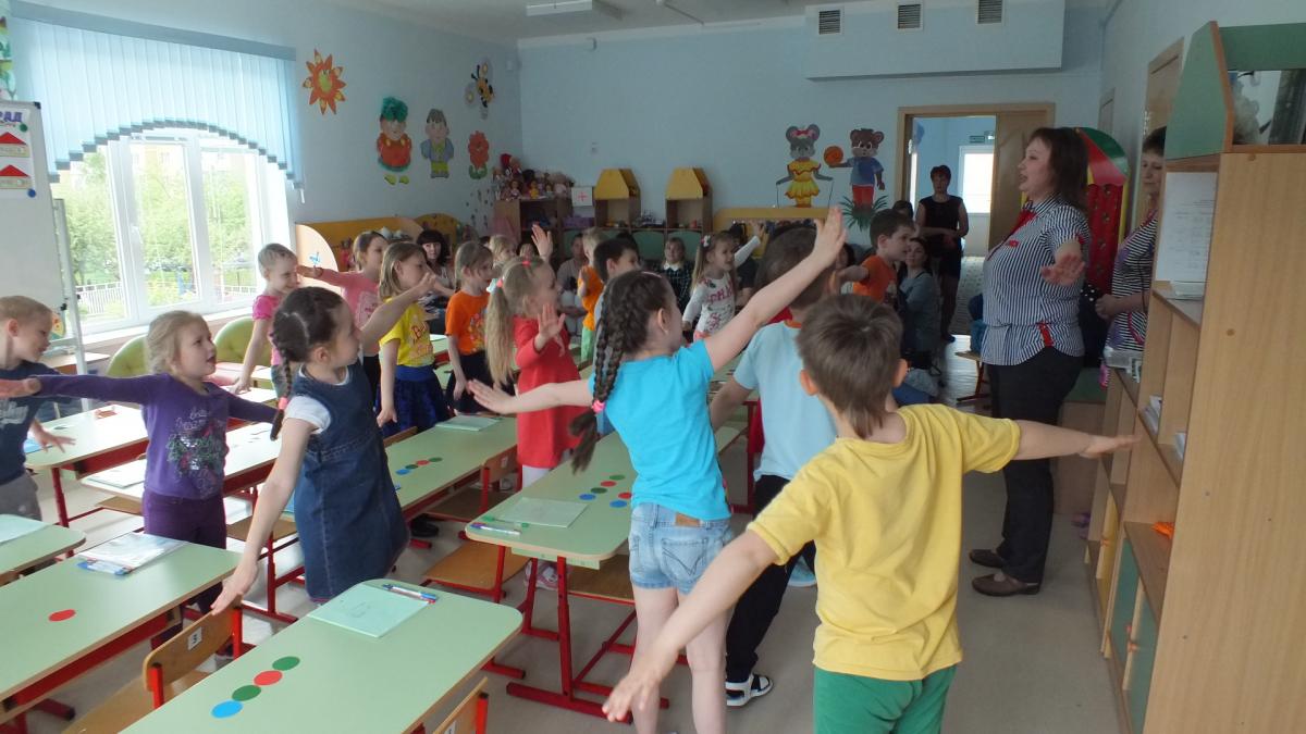 Итоговое занятие по обучению грамоте "На весенней лужайке"
